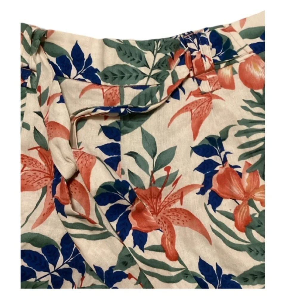 C & C California Linen Blend Floral Print Belted Pull On Shorts NWT Size 6 - Picture 3 of 9